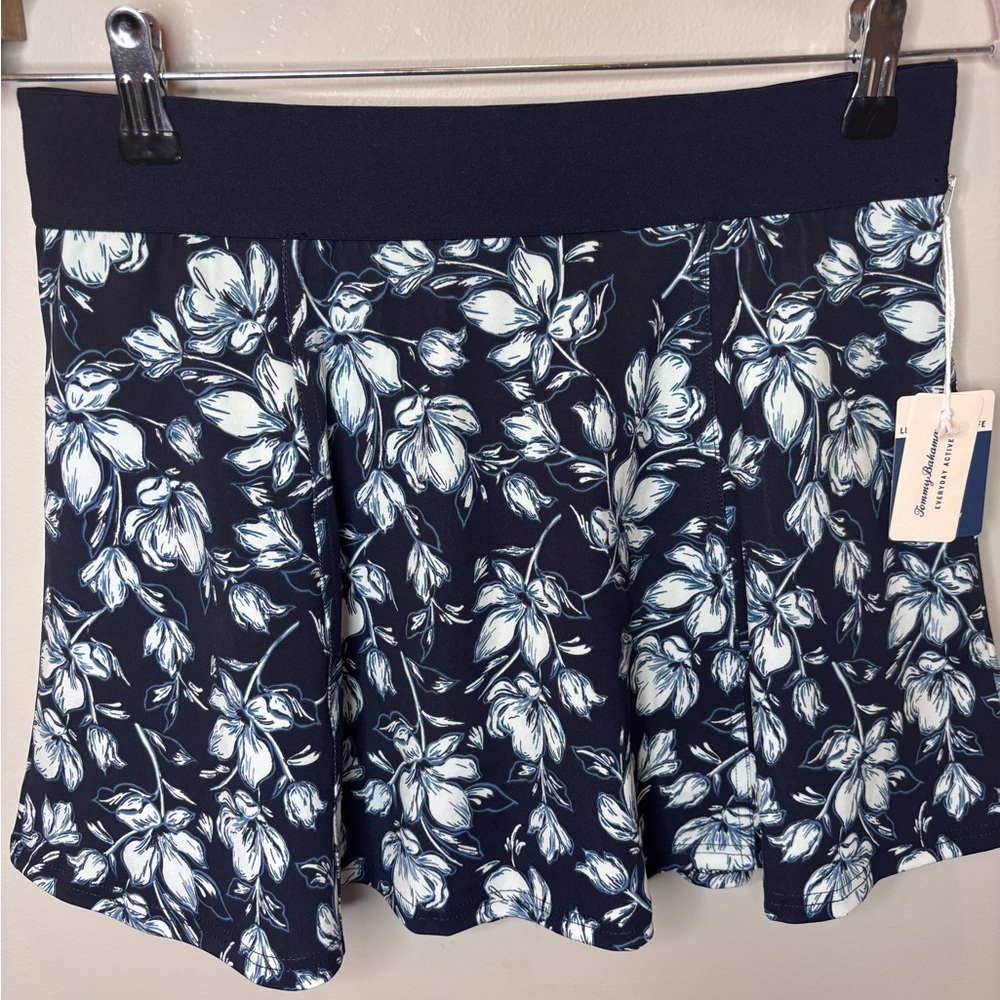 Tommy Bahama Navy and white floral spring skort - Picture 2 of 6
